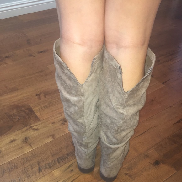 Boots - Picture 3 of 3